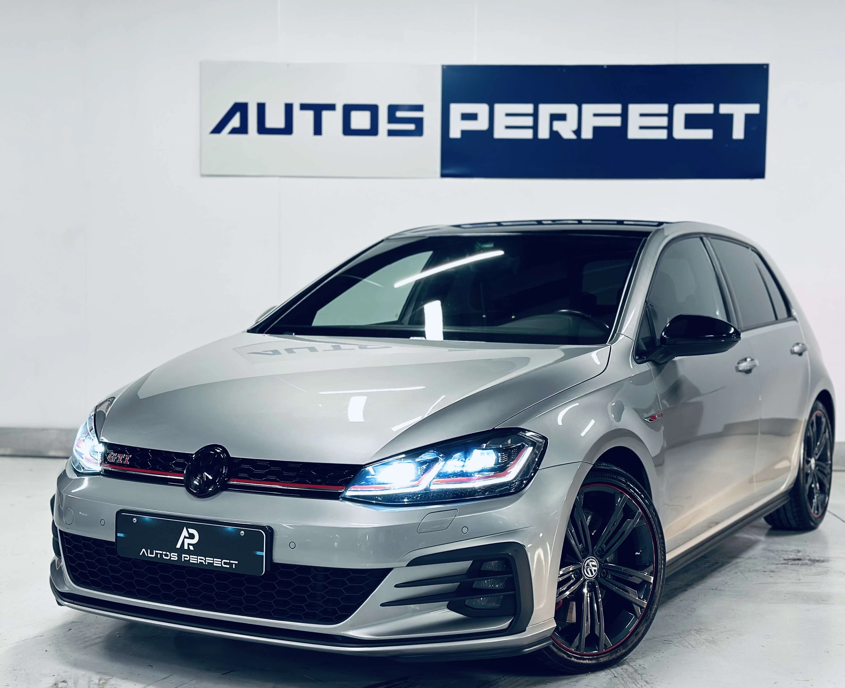 Volkswagen Golf GTI Golf 2.0 TSI DSG BI-XENON NAVI JA18 SG CHAUFFANT